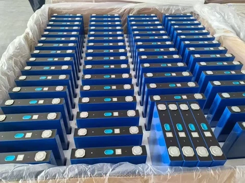 כמה תאי LiFePO4 דרושים לסוללה של 48V?